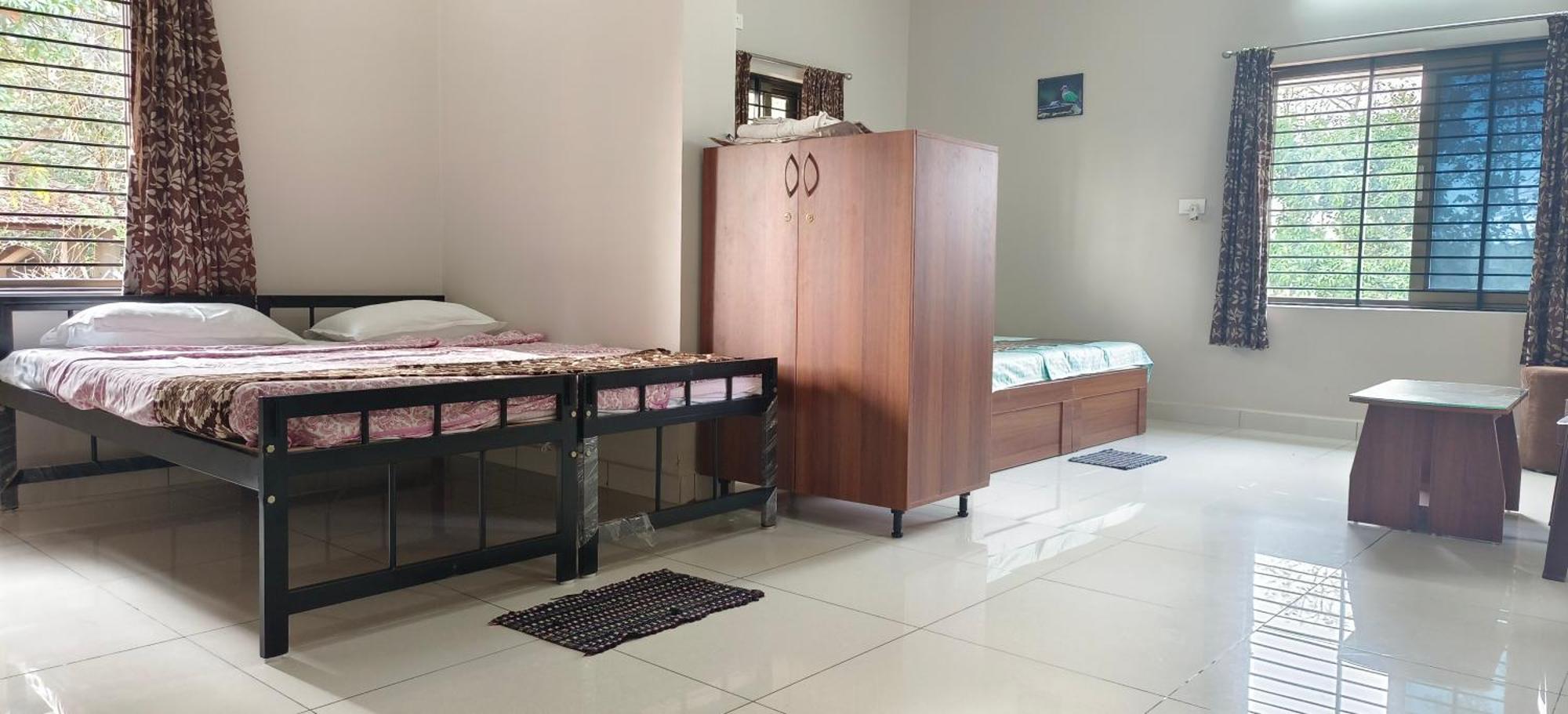 Sugamya Farm Guesthouse Sāgar Rum bild
