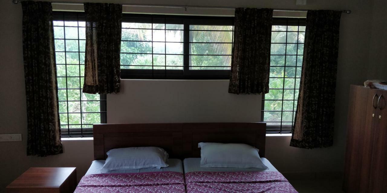 Sugamya Farm Guesthouse Sāgar Exteriör bild